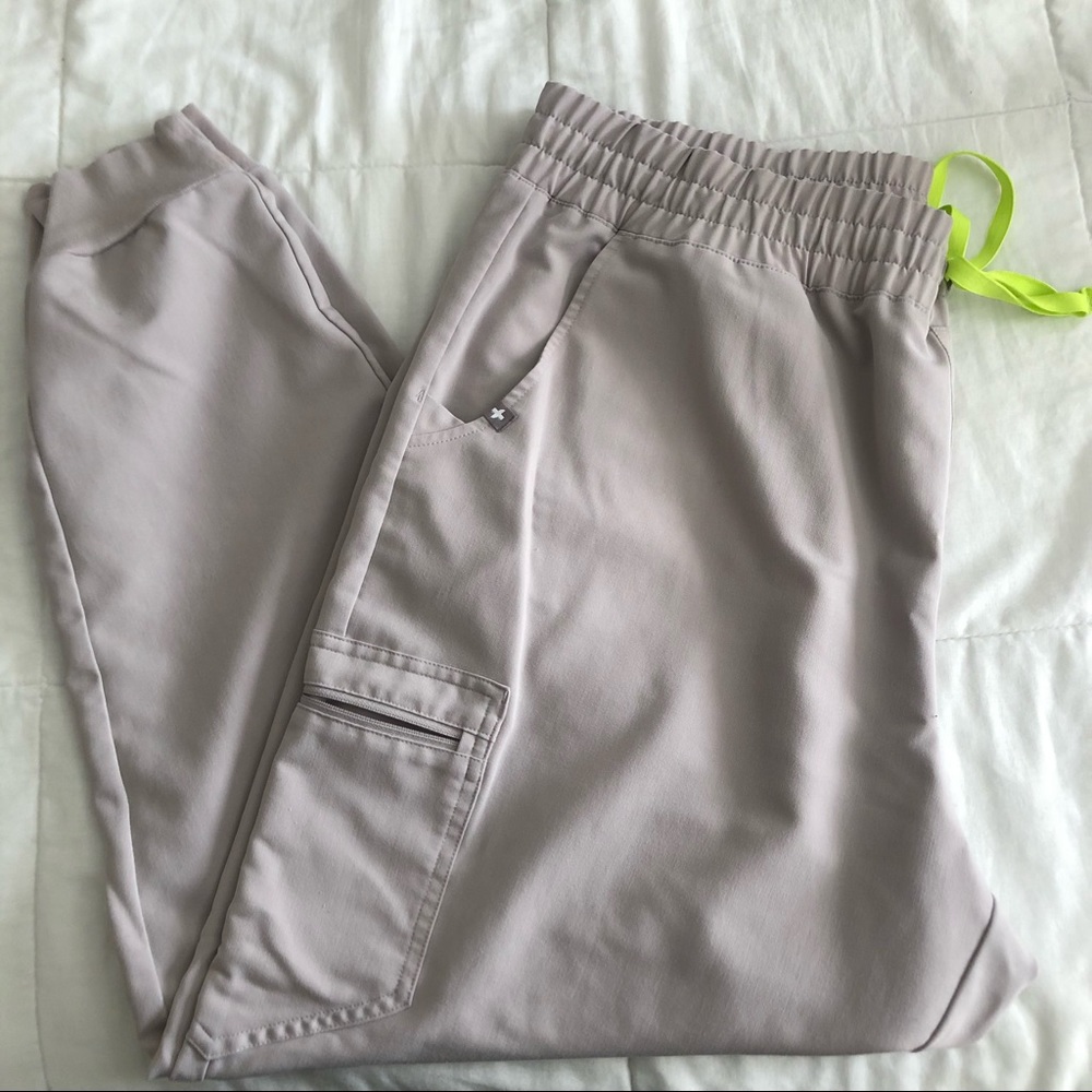 FIGS Women’s Zamora jogger scrub pant.